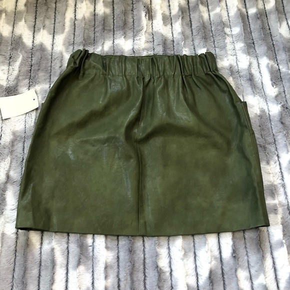 𝅺zara Green Faux Leather Mini Skirt Size Small - Picture 5 of 10